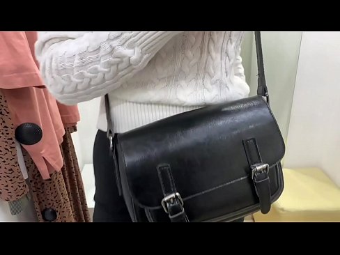❤️ Masturbasi publik dari jalang muda FeralBerry dengan dildo di kamar pas Porno pada kami id.tvmarket.top